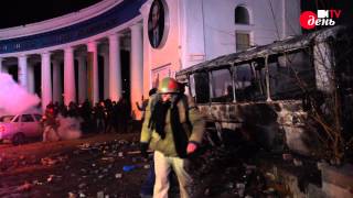 Сутички на Грушевського: вибухи, гумові кулі, палаючі автобуси…