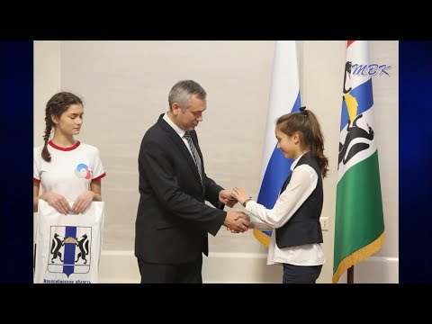 В День России пятерым бердчанам вручит паспорта временно исполняющий обязанности губернатора Андрей Травников В День России пятерым бердчанам вручит паспорта временно исполняющий обязанности губернатора Андрей Травников