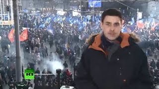 Сторонники и противники украинских властей поделили центр Киева