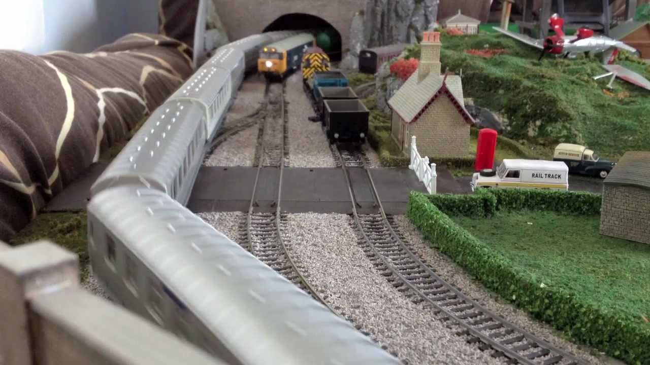 My new OO gauge model train layout Hornby Bachmann Lima - YouTube