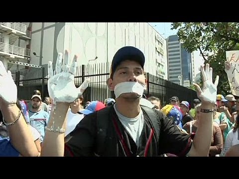 The US State Department has denied accusations that three of its diplomats in Venezuela recruited students to lead opposition protests.

The consular staff are said to have used visa visits to universities as cover for promoting demonstrations to students.

The three have been given 48 hours to leave Venezuela.

The State Department has called the allegations \