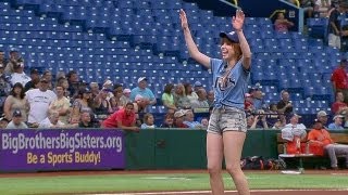 Carly Rae Jepsen throws out the first pitch