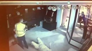 Gold dealer attacked with stun-gun