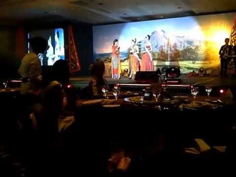 Olivia Culpo Miss Universe 2012 & Whulandary Herman Putri Indonesia