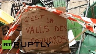 Парижские школьники требуют вернуть в страну двух подростков