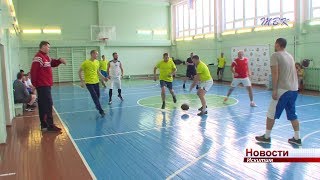 Работники НовЭЗа сменили цеха на баскетбольную площадку