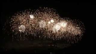 FEU D'ARTIFICE DU 14 JUILLET  2013 A CARCASSONNE.VU DU PONT DE L'AVENIR