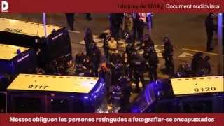 Mossos obliguen les persones retingudes a fotografiar-se encaputxades