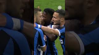 Right into the corner: Nainggolan is a real ninja 🥷🇮🇩???