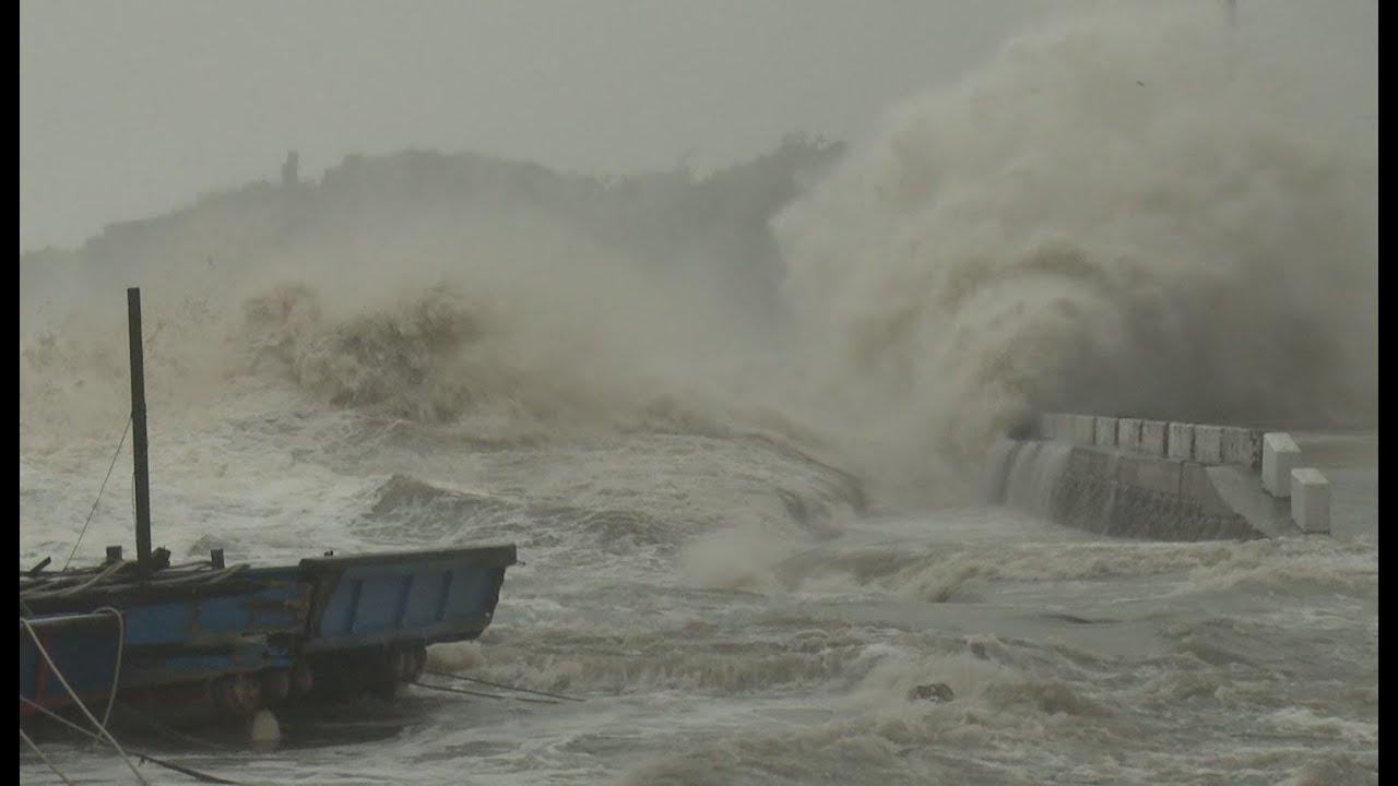 Dangerous Storm Surge, Huge Waves Super Typhoon Usagi Stock Footage