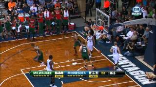 Giannis Antetokounmpo's Block Leads to a Bucks' Alley-Oop