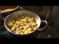 video ricetta: patate a la rabita (all'arrabbiata) - con aglio e rosmarino
