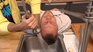 Survival at home - Dennis en Valerio maken shampoo