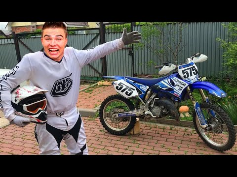 Biker Red Man Started Race Motocross on Motorcycle Yamaha w/ Funny Motorcyclist for Kids