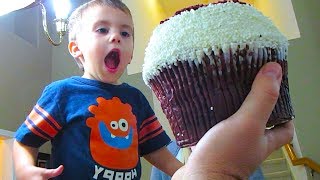 GIGANTIC CUPCAKE!