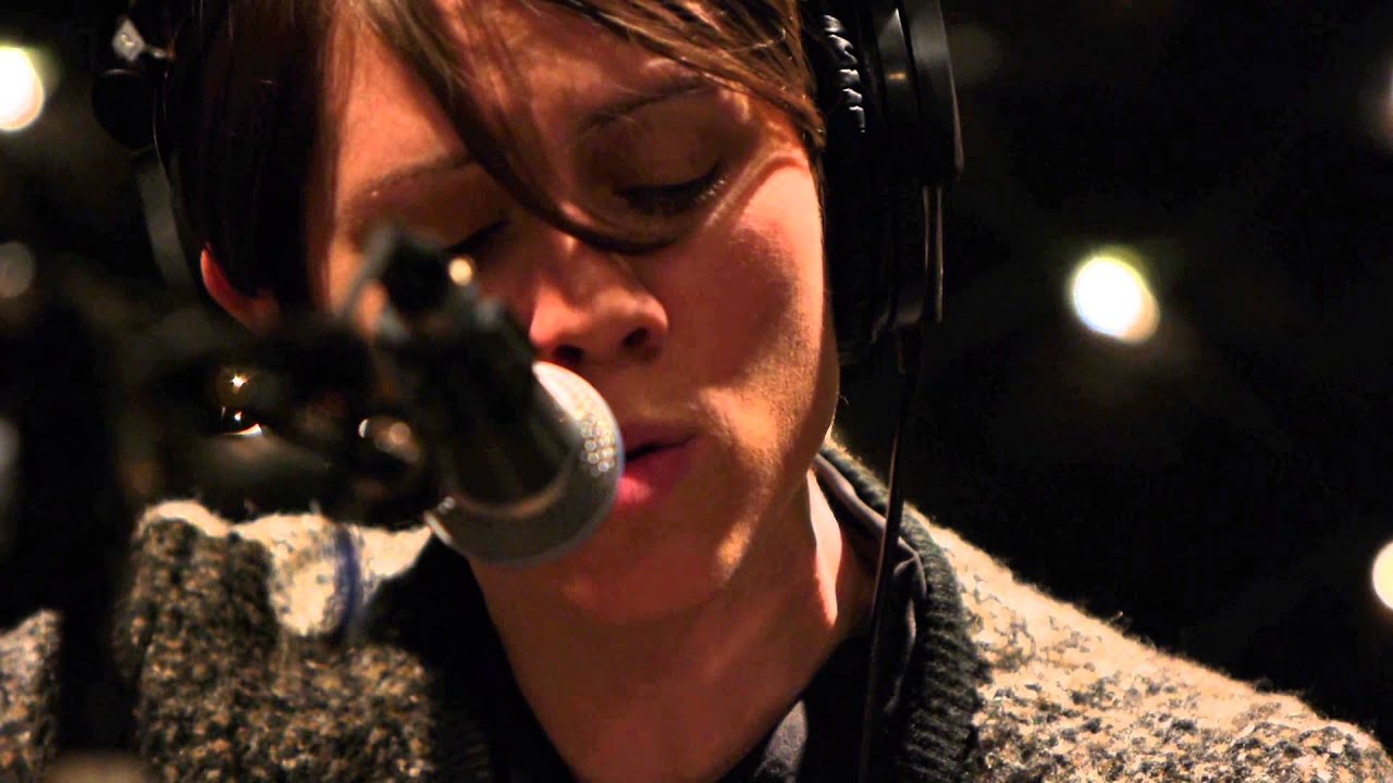 Tegan and Sara - Walking With A Ghost (Live on KEXP) - YouTube