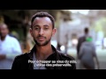 Un jeune homme parlant de la meilleure façon de se protéger du sida