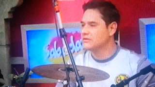 Moises Muñoz tocando la bateria en Sabadazo!