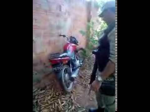 Moto utilizada por marginais em diversos assaltos em Brumado é encontrada em matagal pela polícia