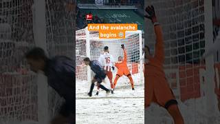 With the snow falling down 😮💨