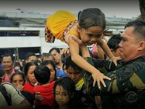 While a massive international relief effort is underway, there is little evidence of it on the ground. Tacloban\'s airport was badly damaged by the typhoon and is currently without power, meaning planes can\'t land at night and aid workers are struggling to get supplies in. Seth Doane reports.