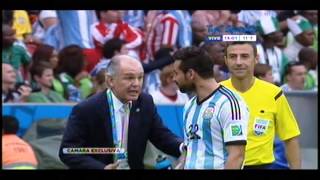 Lavezzi le tira agua a Sabella