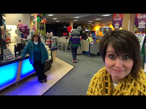 Chuck E Cheese is Mean!! Kids Playing Arcade Games & Family Fun