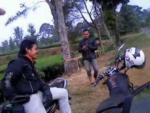 kepergok mesum di kebun teh bandung 2013 - YouTube