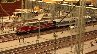 Die große Modelleisenbahn der Modulbaufreunde Ladenburg e.V. in Spur H0 beim Maimarkt in Mannheim
