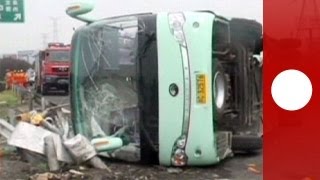 Bus-Unfall in China: Überwachungskamera filmt Schrecksekunden des Aufpralls