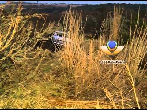 Carro pega fogo em anel viário de Uberlândia