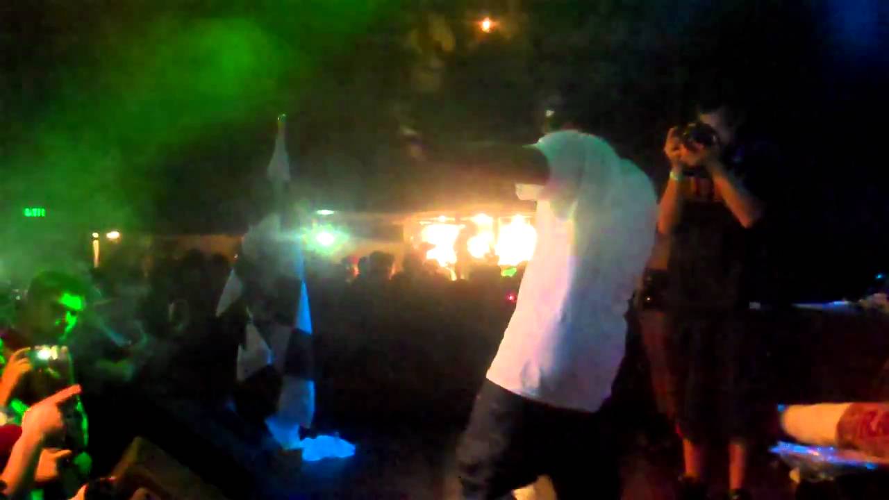 Curren$y - Audio Dope II (Live) - YouTube