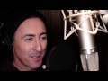 Alan Cumming sings