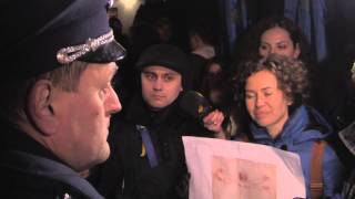 Милиция против елки с Януковичем в Симферополе