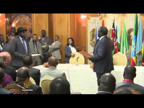 South Sudan\'s President Salva Kiir and rebel leader Riek Machar have signed a ceasefire agreement.

They say that a transitional government offers the best chance of moving forward after five months of brutal conflict.

Al Jazeera\'s Mohammed Adow reports from Addis Ababa, Ethiopia where the deal was made. .
Subscribe to our channel  http://bit.ly/AJSubscribe
Follow us on Twitter https://twitter.com/AJEnglish
Find us on Facebook https://www.facebook.com/aljazeera
Check our website:  http://www.aljazeera.com/ .
Subscribe to our channel  http://bit.ly/AJSubscribe
Follow us on Twitter https://twitter.com/AJEnglish
Find us on Facebook https://www.facebook.com/aljazeera
Check our website:  http://www.aljazeera.com/