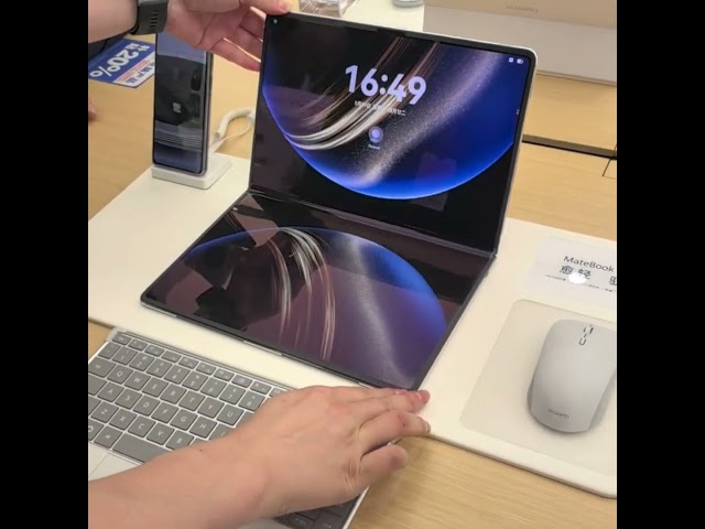 Huawei Just Changed the Game! 💻🔥 | World’s First Foldable PC