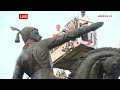 Chhatrapati Shivaji की प्रतिमा पर Rahul और Priyanka Gandhi ने किया माल्यार्पण  - 03:17 min - News - Video