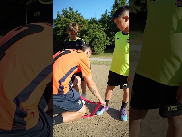 La lezione di vita . Tagga il tuo compagno egoista . #soccer #football #lesson #kids