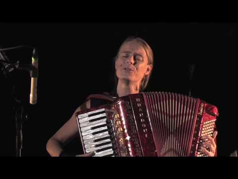 Claudia Bombardella - La novia (The bride - sephardic folk lyrics)