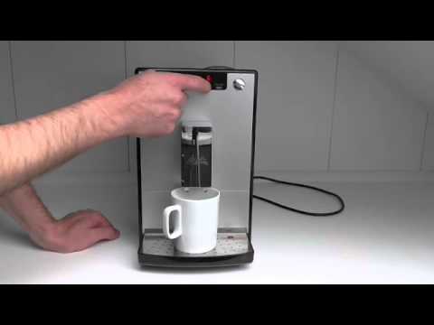 video Melitta Caffeo Solo E950-104 Schlanker Kaffeevollautomat mit Vorbrühfunktion | 15 Bar | LED-Display | höhenverstellbarer Kaffeeauslauf | Herausnehmbare Brühgruppe | Rot
