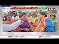 ఆదివాసీలతో నటి ఖుష్బూ చిందులు | BJP MP Candidate Kothapalli Geetha Election Campaign With Khushboo  - 02:14 min - News - Video