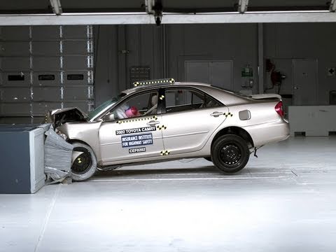 วิดีโอการขัดข้องการทดสอบ Toyota Camry 2001 - 2004