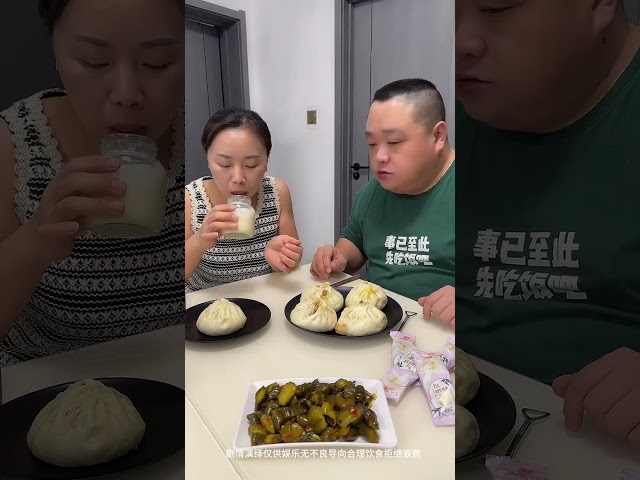 小氣老公偷我一個包子，那我就吃掉他4個，他氣哭了