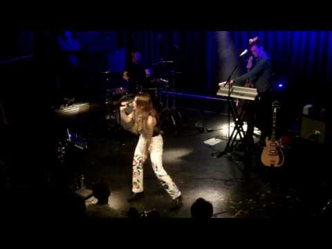 Maggie Rogers - Harvest Moon (Neil Young cover) @Paradiso Amsterdam 2/3/17