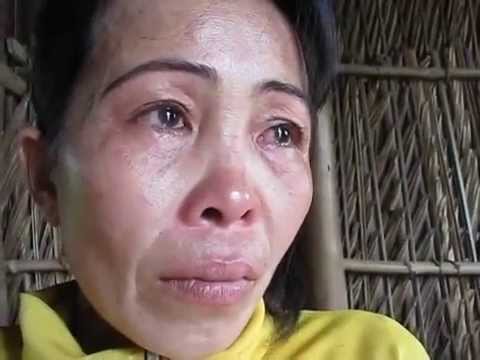 Nhiều hôm đói quá, 3 mẹ con chỉ ăn chung một gói mì tôm