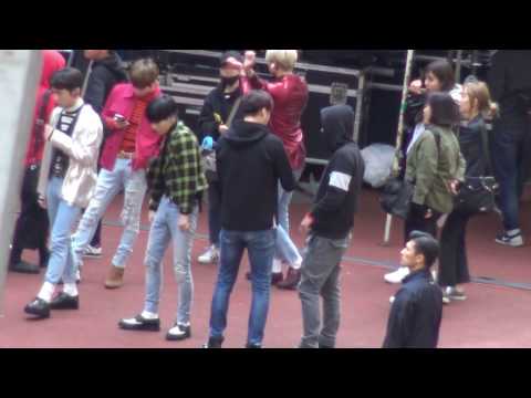 161023 살짝살짝 춤추는 태민_BOF 리허설 대기