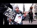 Ukrainian family await fathers return from Russian captivity | REUTERS  - 03:17 min - News - Video