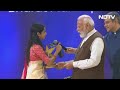 Maithili Thakur को मिला National Creators Award, PM Modi के सामने गया Shiv Bhajan | मैथिली ठाकुर  - 03:09 min - News - Video