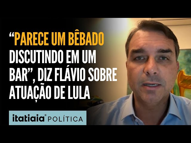 FLÁVIO BOLSONARO FALA DA ATUAÇÃO DO IRMÃO EDUARDO NOS EUA E CRITICA POSTURA DO LULA