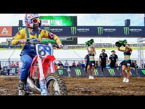 Ronnie Mac - Ron Goes to New Zealand